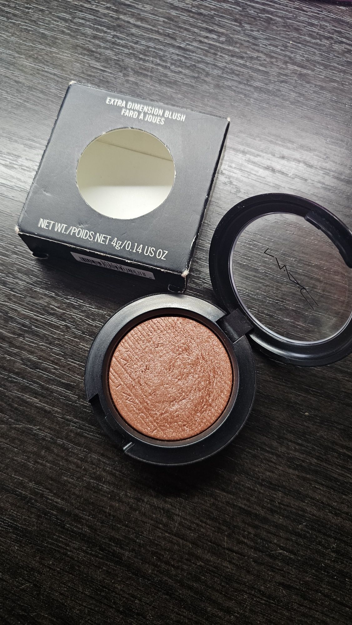 Mac - Extra Dimension Blush, Hushed Tone. Róż do policzków.