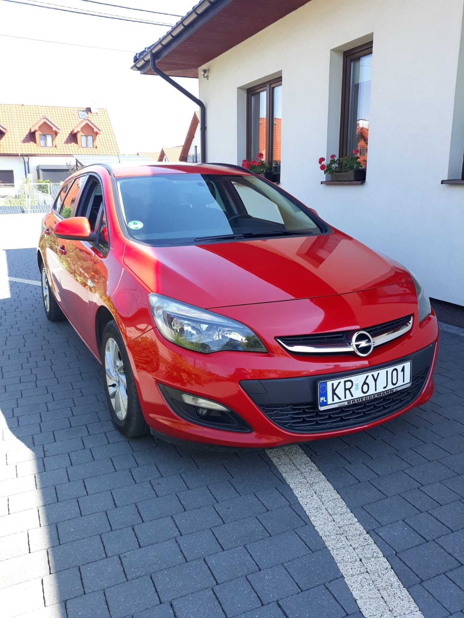 Opel Astra J kombi 1.4 turbo bezwypadkowy z fabrycznym LPG