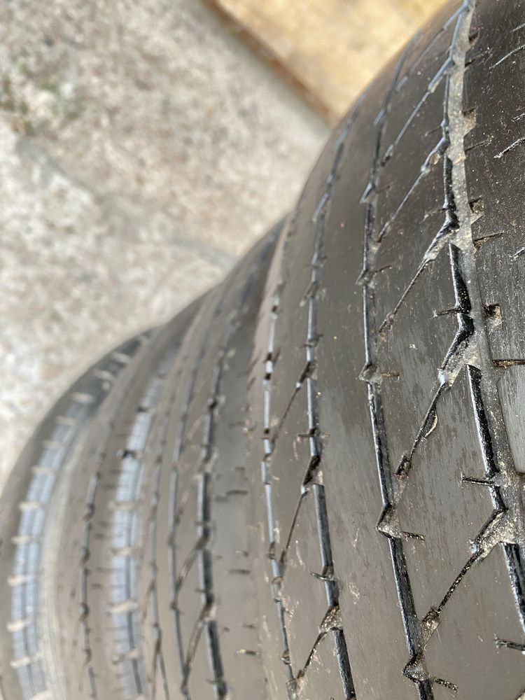 215x75 r16C.  Гума вантажна цешка 215 75 р16 С Sava ідеал