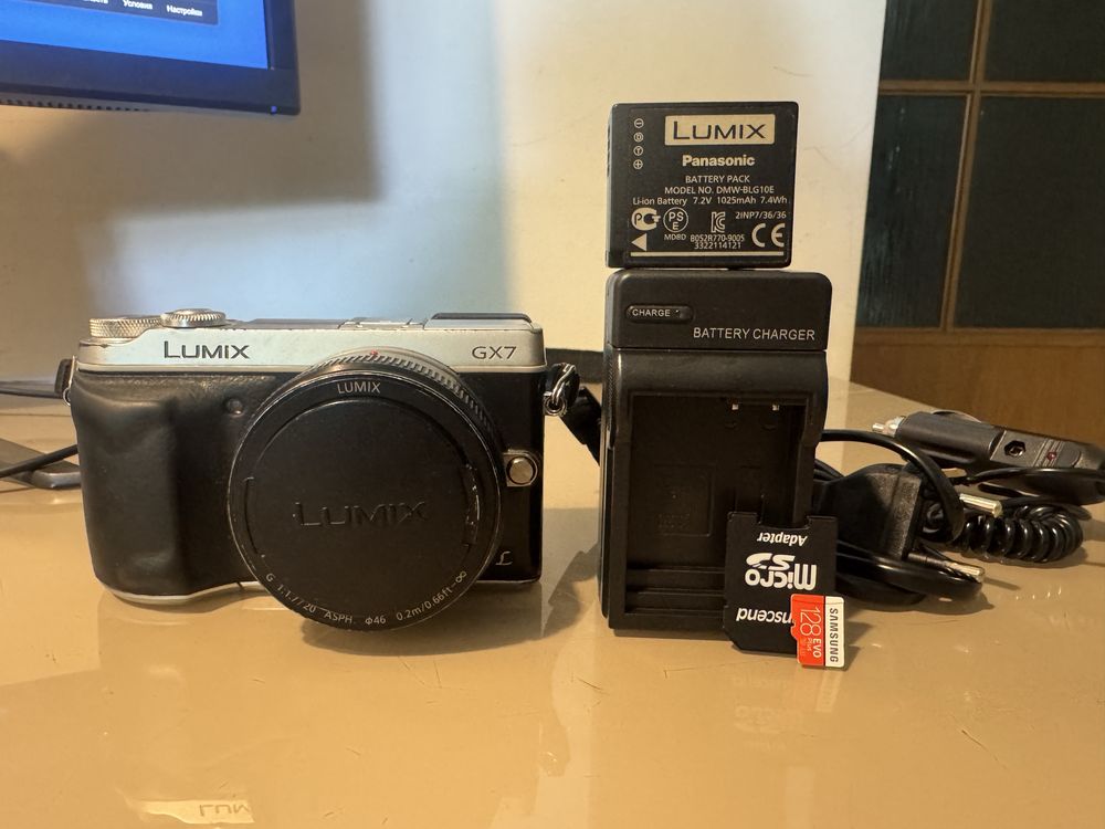 Panasonic Lumix GX7 + Lumix G 20mm F/1.7 H-H020 + karta 128GB