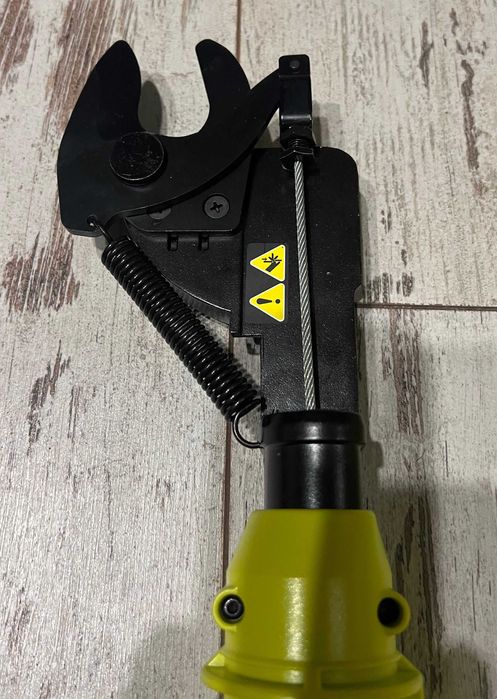 Бездротовий подовжений секатор сучкоріз 32mm Ryobi One+ P4362 США