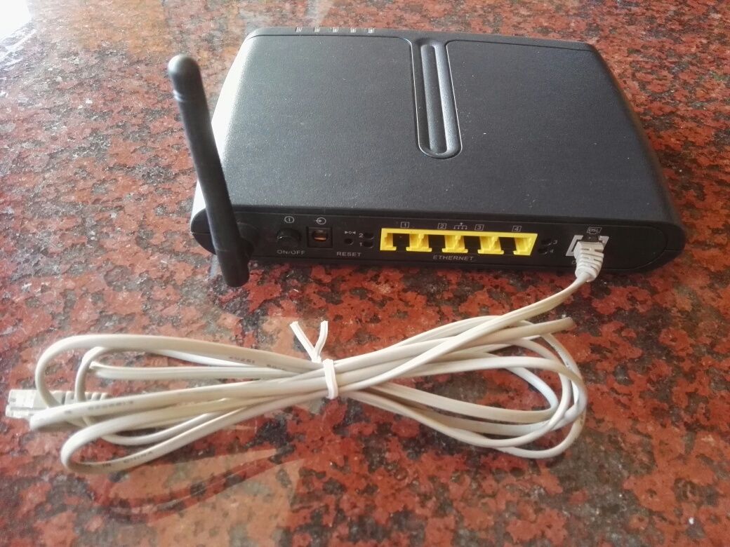 Router - c/cabo ADSL de ligação - a funcionar