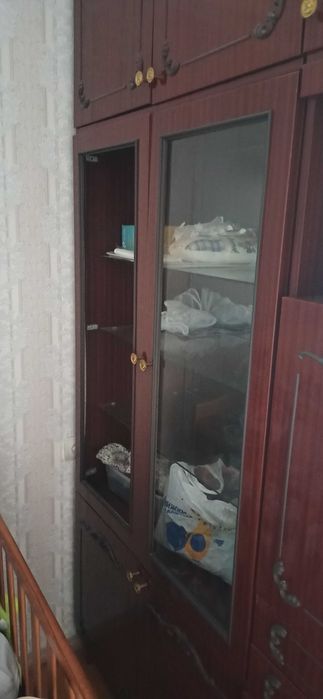 Сервант состояние хорошее. Бесплатно