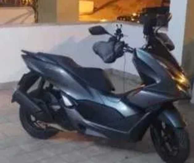 Pcx 2014 com 2 pneus em bom estado