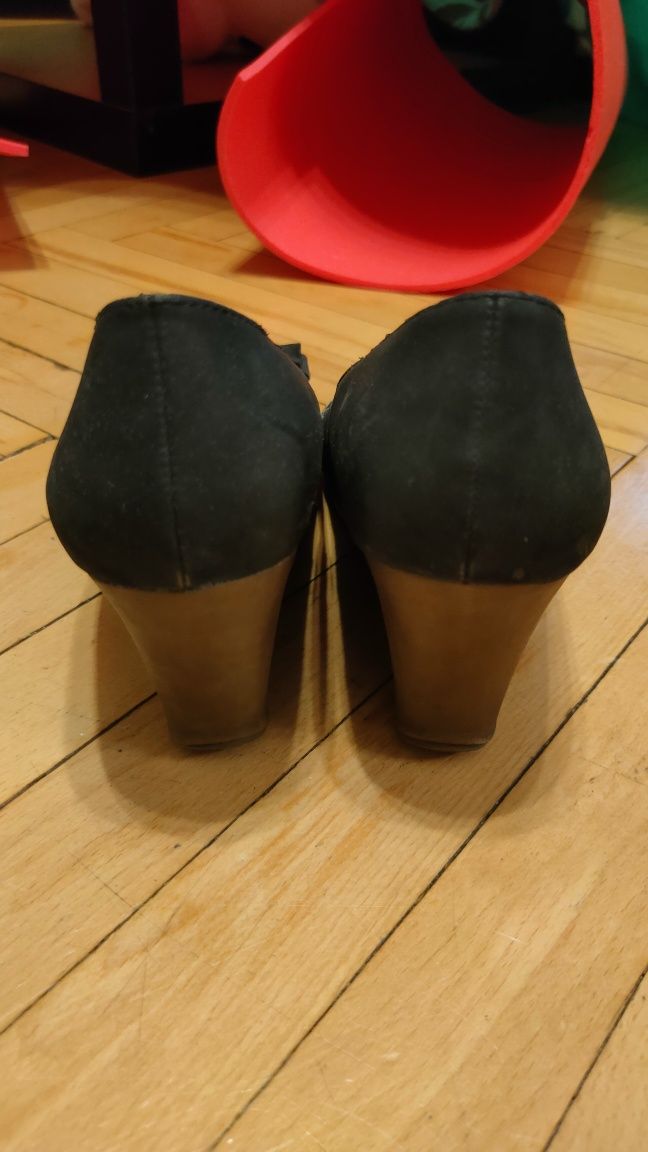 Buty na koturnie r.38