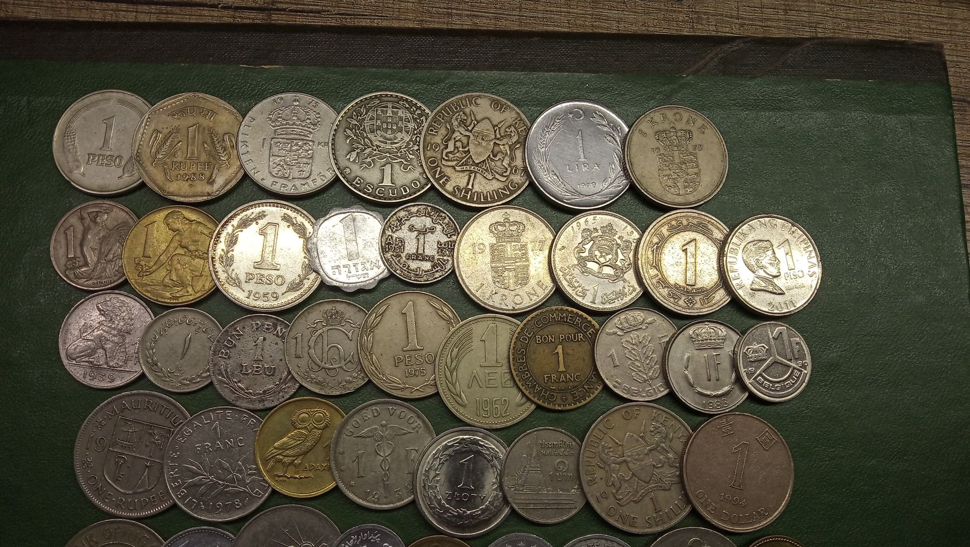 Набор монет номіналом 1, 50шт по одній з кожної країни
