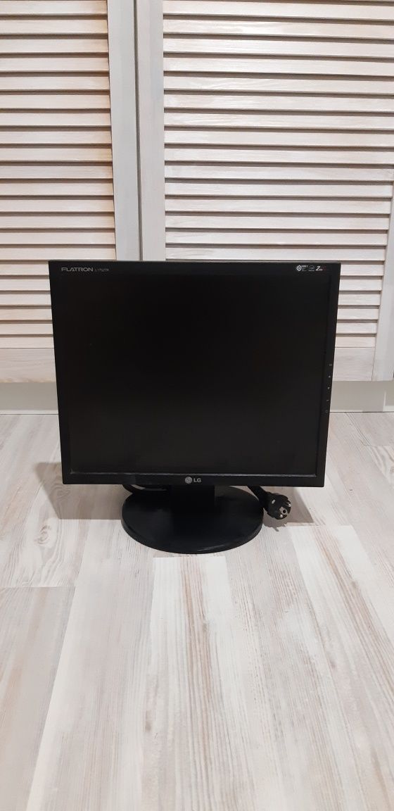 Продам Монитор 17 дюймов LG FLATRON L1752TR