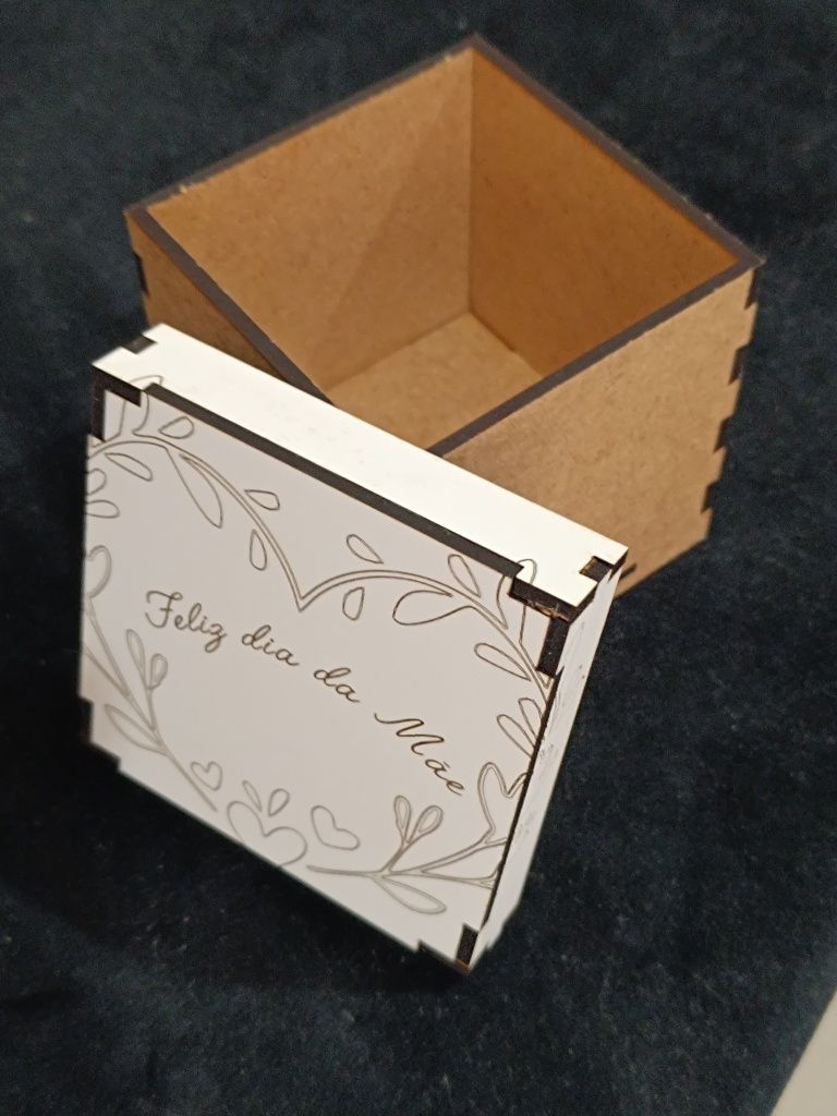 Caixa personalizada 8x8 cms