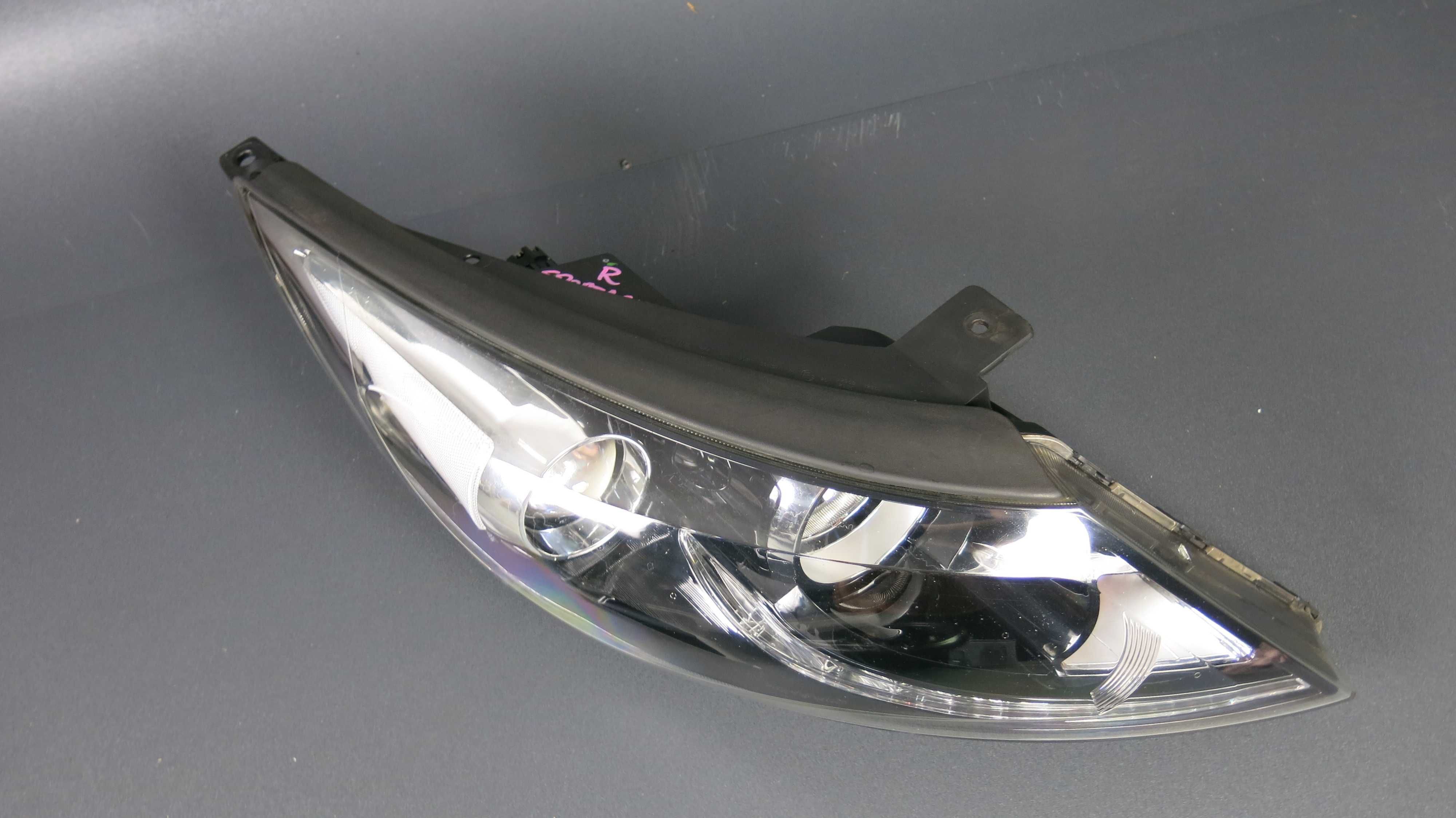 KIA Sportage III 3 lampa przednia przód prawa