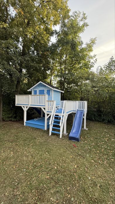 Piekny Nowy Domek drewniany dla dzieci ze zjezdzalniami i piaskownica