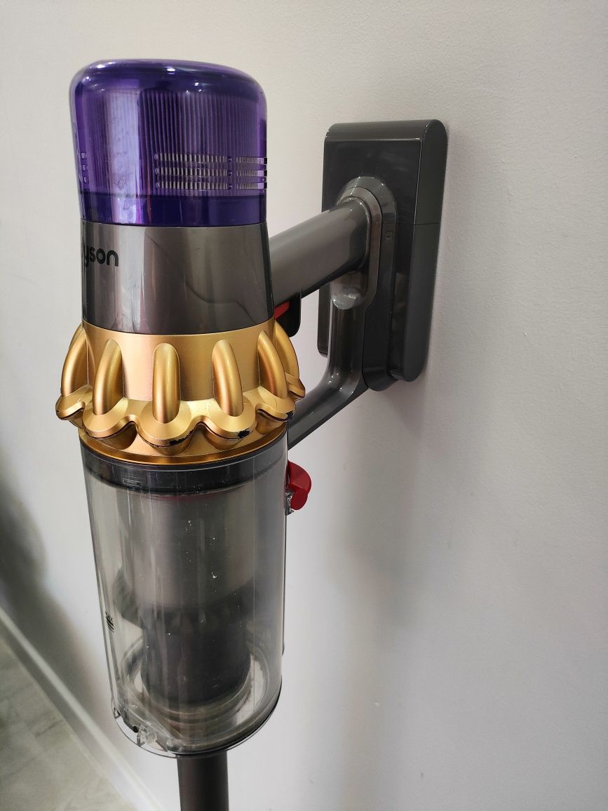 Dyson v11 cały zestaw w b.dobrym stanie