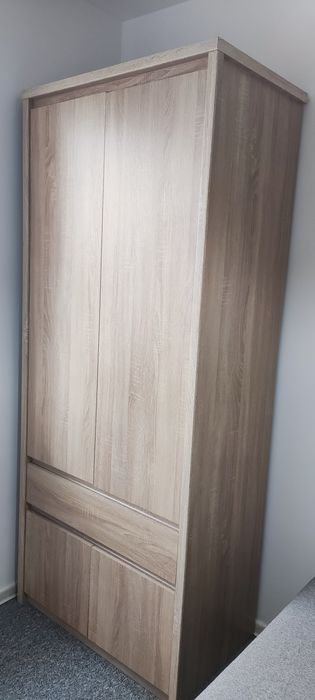 JAK NOWE! Zestaw mebli 4 elementy. NORTON dwa regały, komoda i szafa