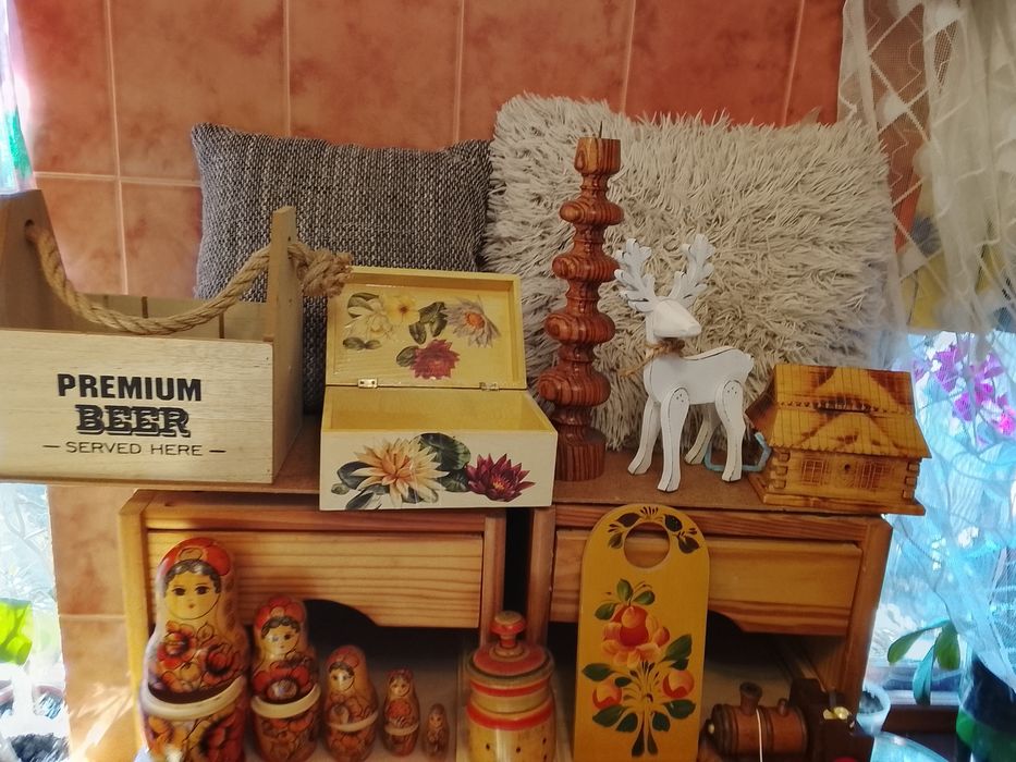 Коллекция. Фигурки из дерева. Матрёшки. Хохлома и др.