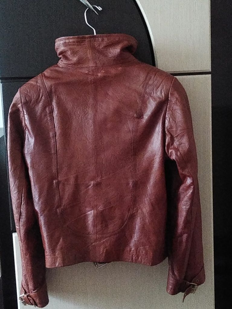 Жіноча шкіряна куртка 46 р. (укр.), мідно-коричнева