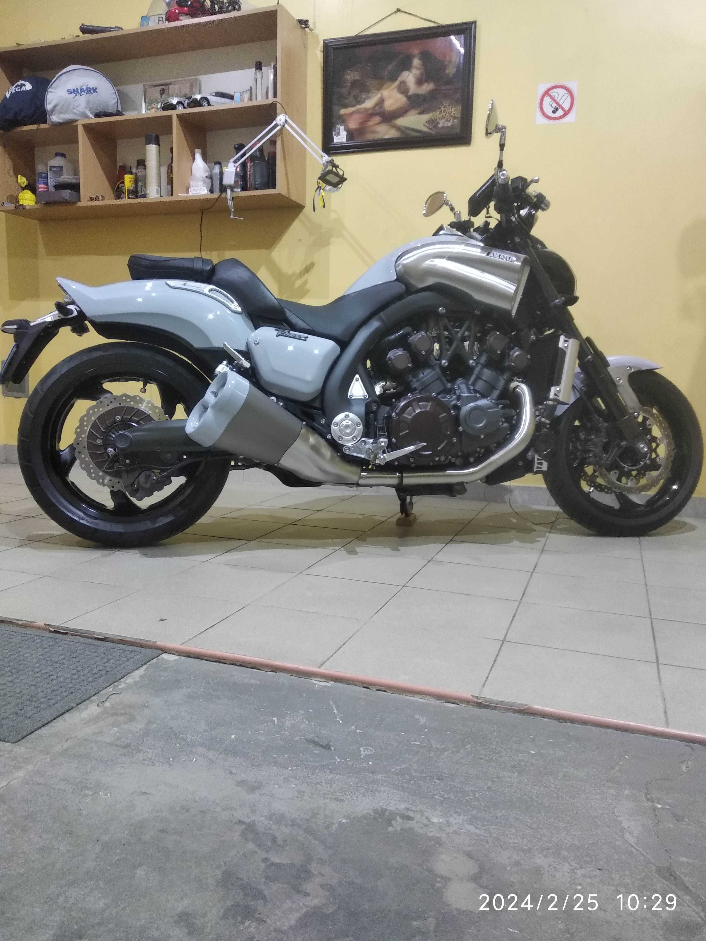 Продам мотоцикл Ямаха V-max 1700 2014 года выпуска