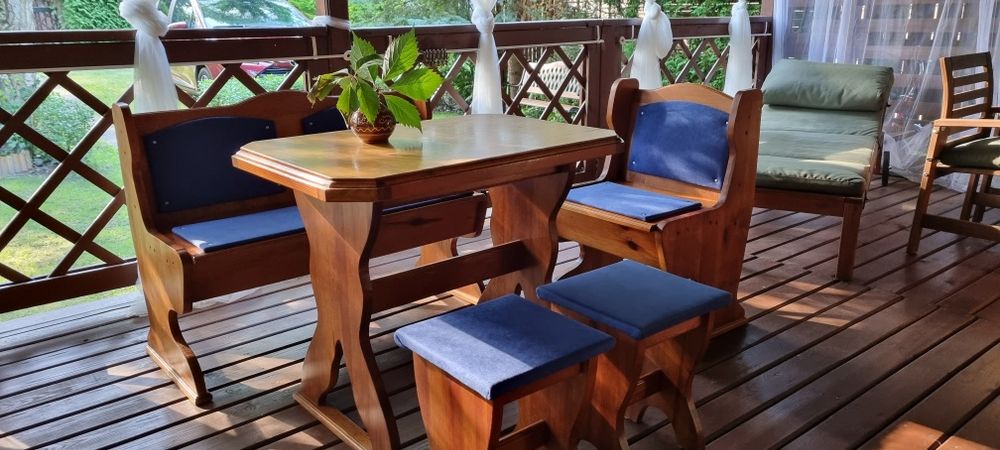 Drewniany zestawi: stół, ława, fotel, 2 taborety (narożnik kuchenny)