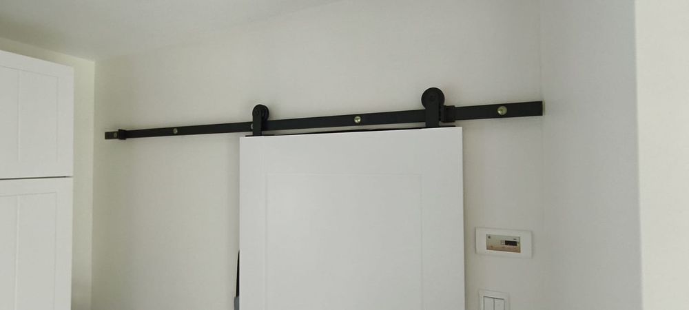 Drzwi przesuwne z systemem