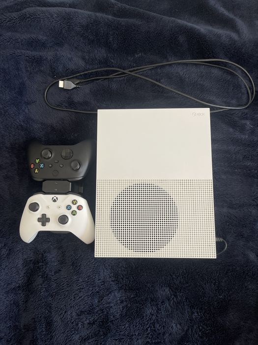 Xbox One S / 2 pady / 10gier / ładowarka / patrz opis