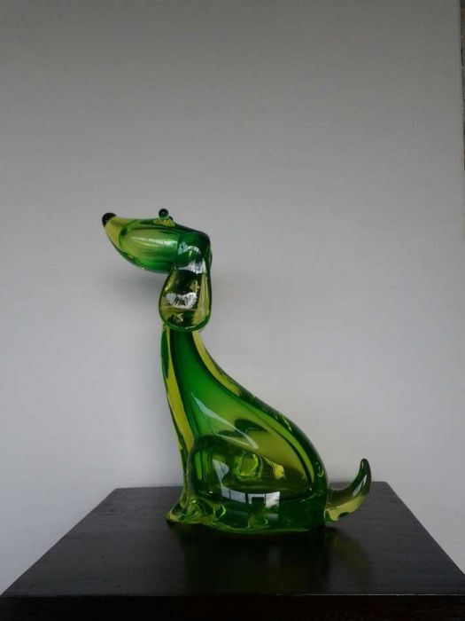 Cão em vidro verde vintage