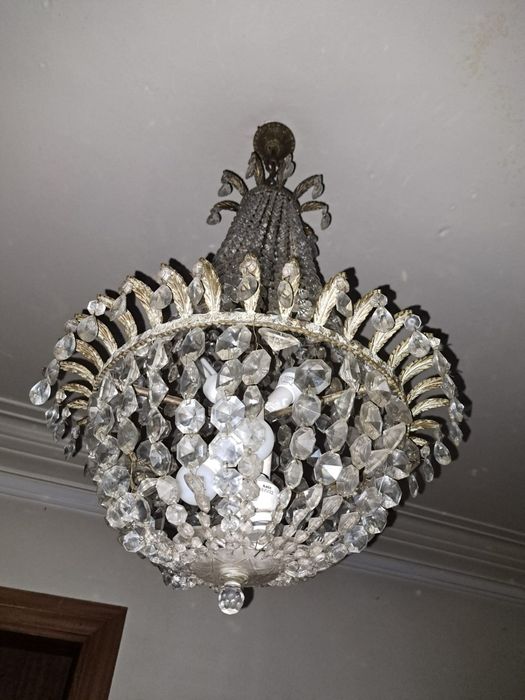 Lustre em cristal com 70 anos