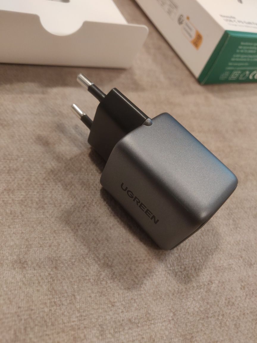 Швидка GaN зарядка для Iphone 12 13 14 15 Ugreen 20W