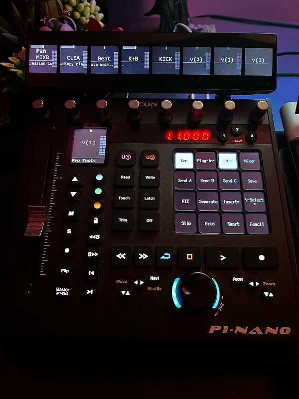 ICON P1- NANO controlador DAW motorizado + ICON D5 DISPLAY de visores