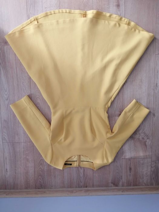 Żółta koktajlowa sukienka Reserved r. 38