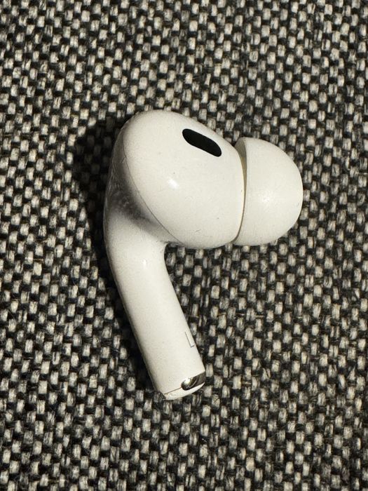 AirPods Pro 2 lightning - uszkodzona prawa sluchawka