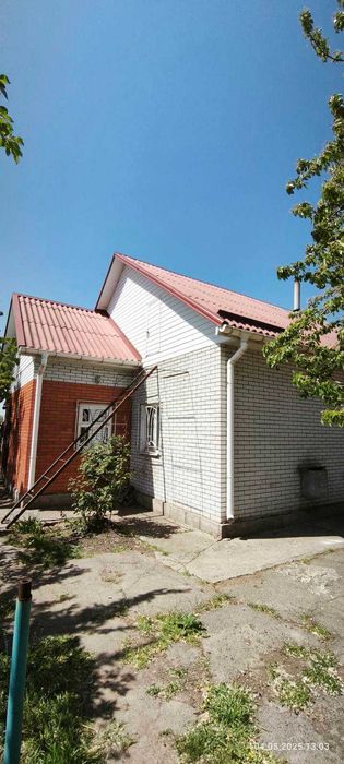 Терміново!Продам теплий будинок у центрі,з ділянкою 11 соток,газ,піч