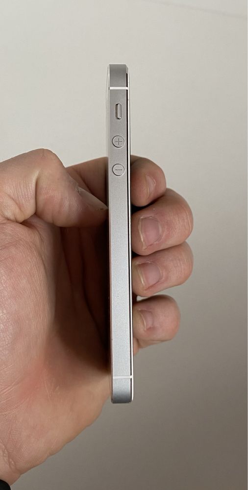 iPhone 5s 16GB/ Neverlock/ в ідеалі/ 85% АКБ/ поклеєна захисна плівка