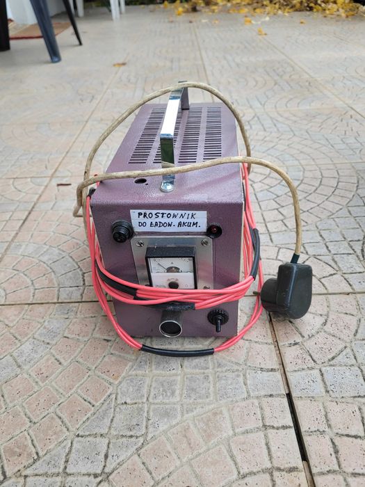 Prostownik DIY do ładowania akumulatora 12V