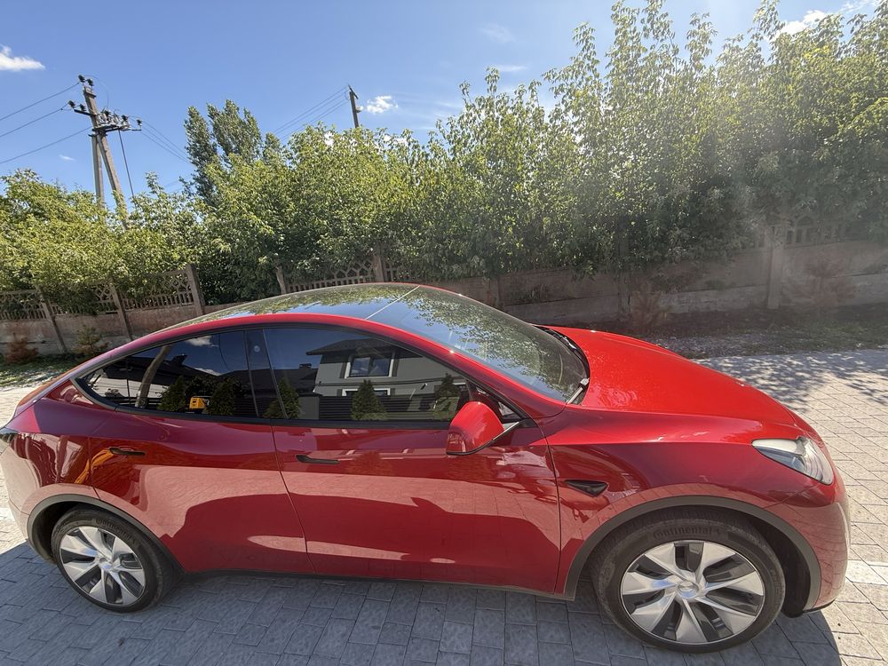 Оренда машин Tesla model Y