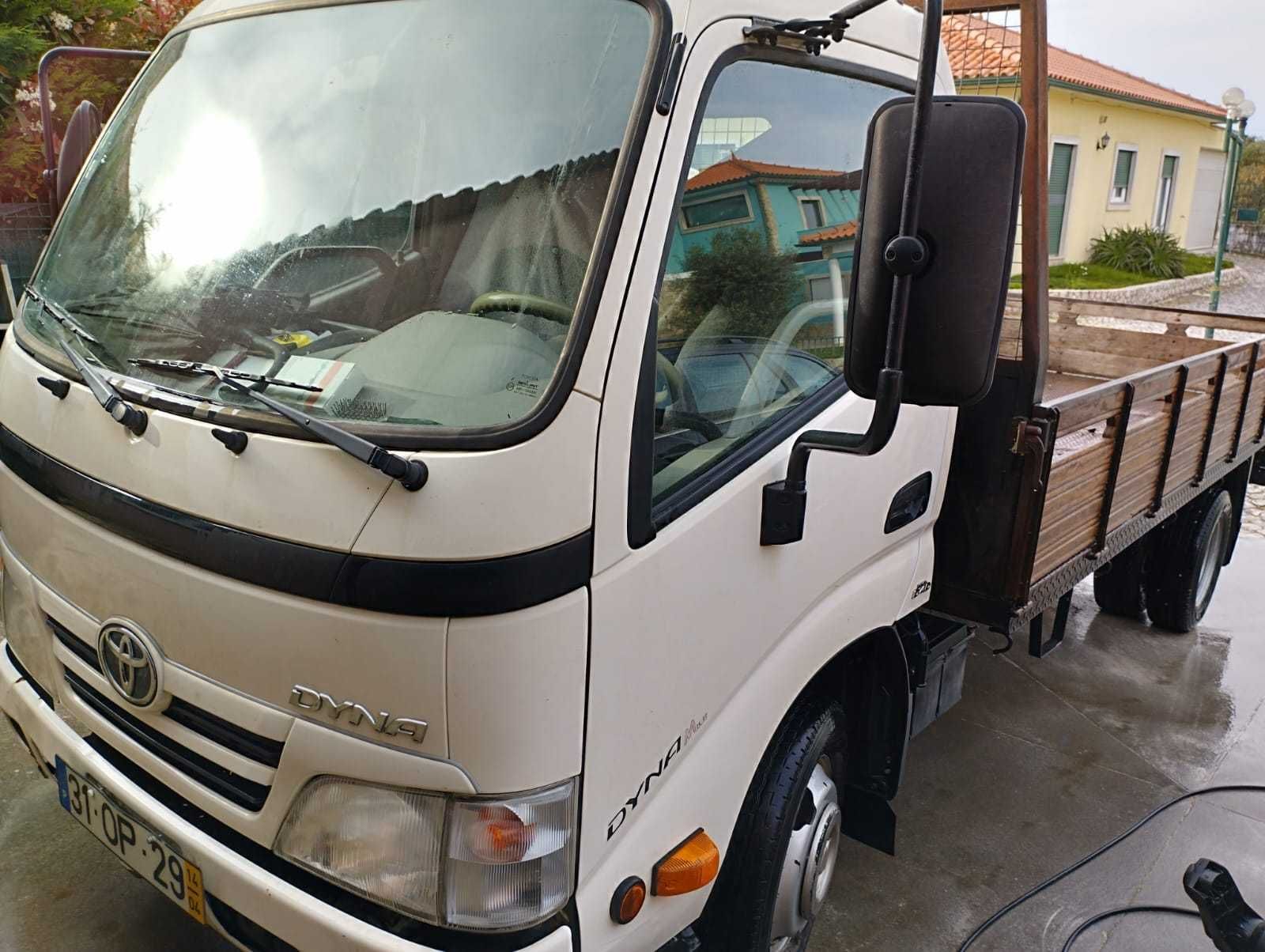 Toyota Dyna em muito bom estado