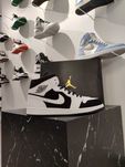 Кросівки Air Jordan 1 Retro Mid 'Tuxedo'