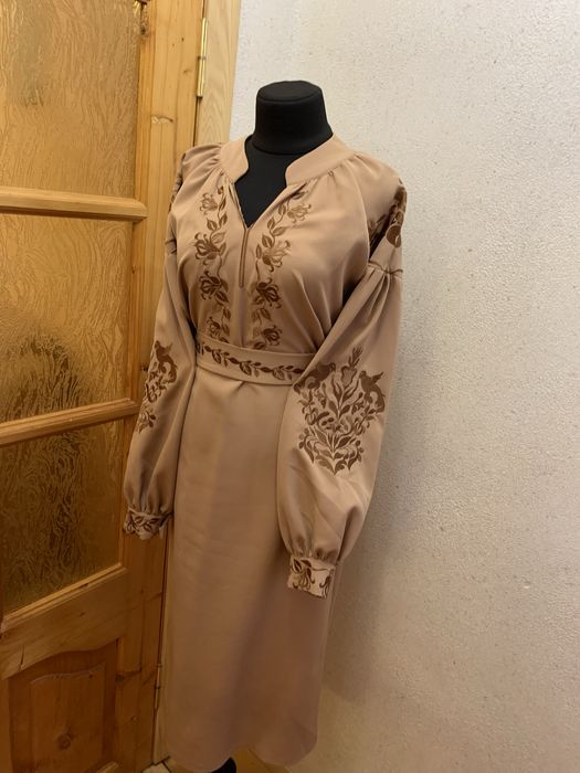 Вишите жіноче плаття