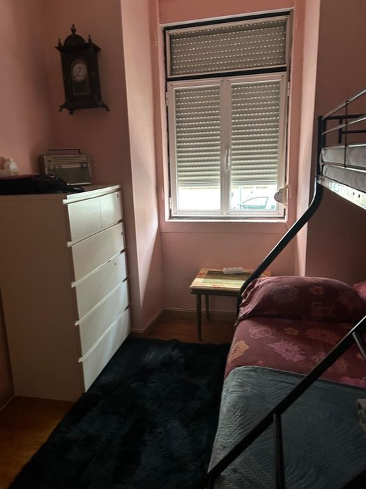 Vendo cama de casal beliche embaixo e solteiro em cima