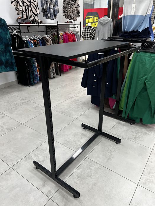 Wieszak sklepowy dwustronny z półką