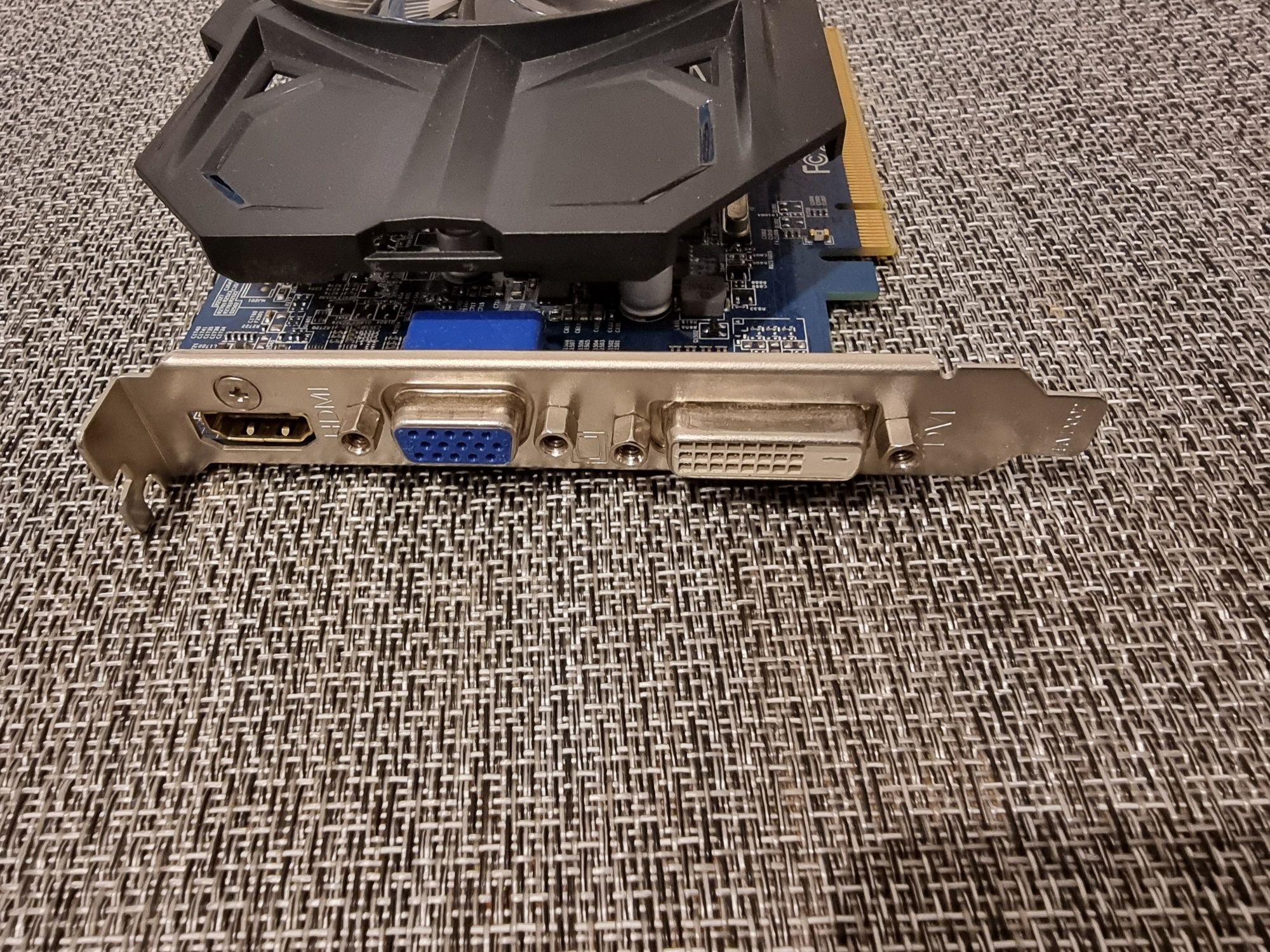 Karta graficzna Radeon R7 240 2gb GDDR3
Radeon R7 240
Ra