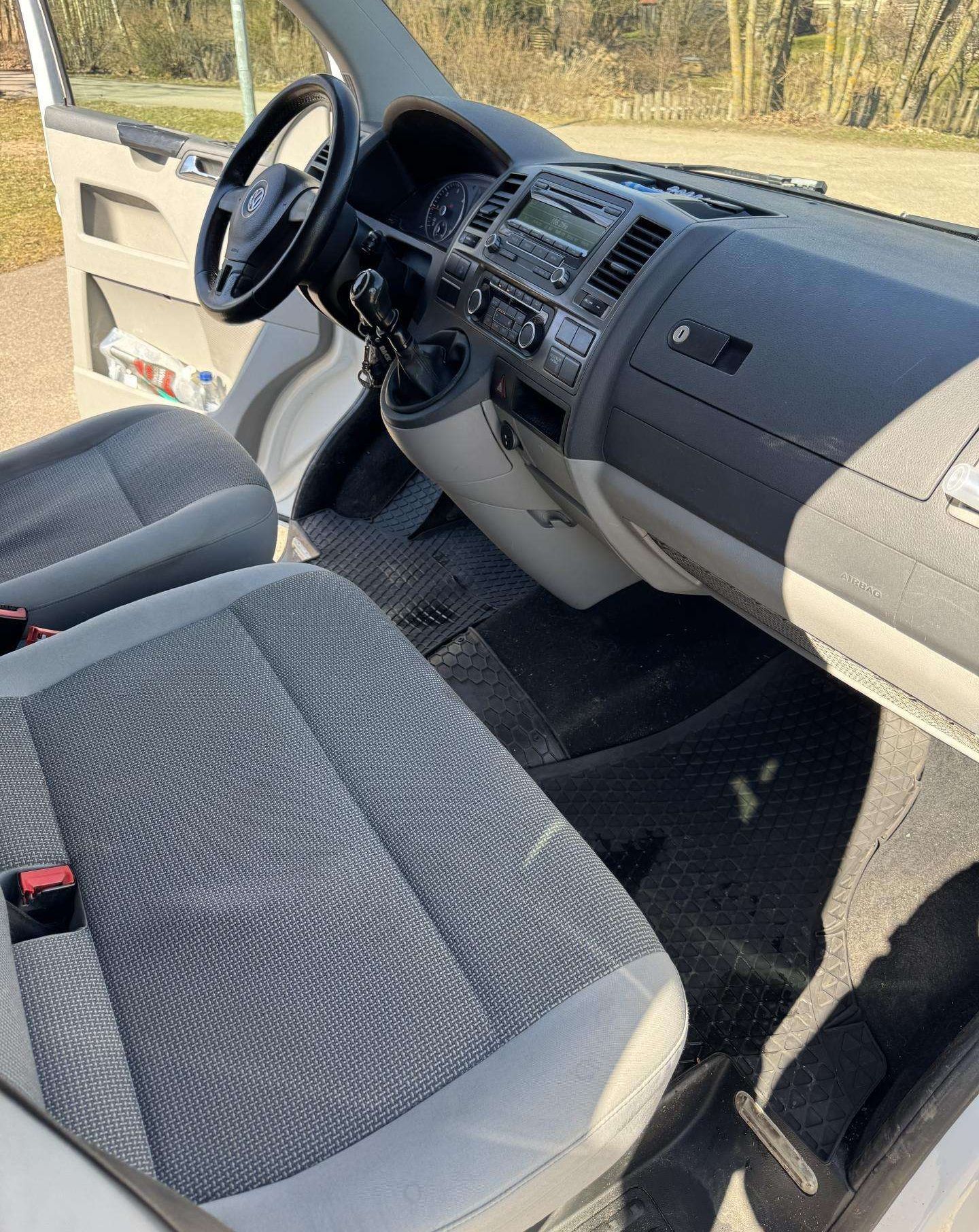 Volkswagen Caravelle 2014
2.0 l., Минивэн