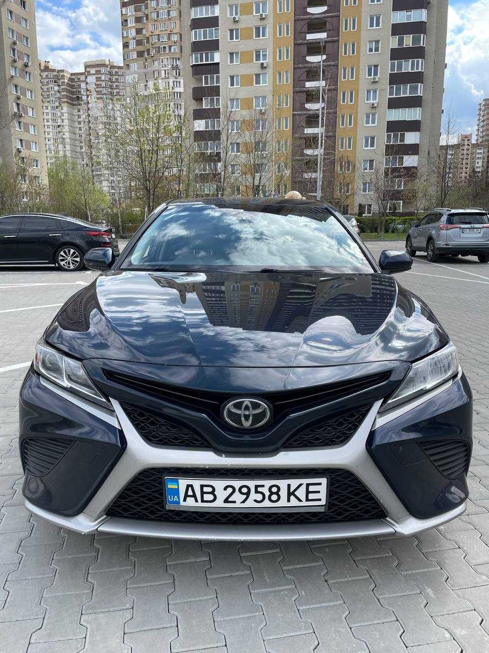 Автомобіль Toyota Camry 2017 тойота