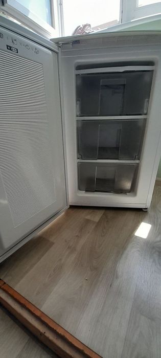 Продам морозильну камеру Vestfrost