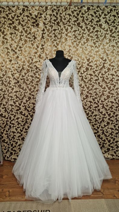 Нова весільна сукня