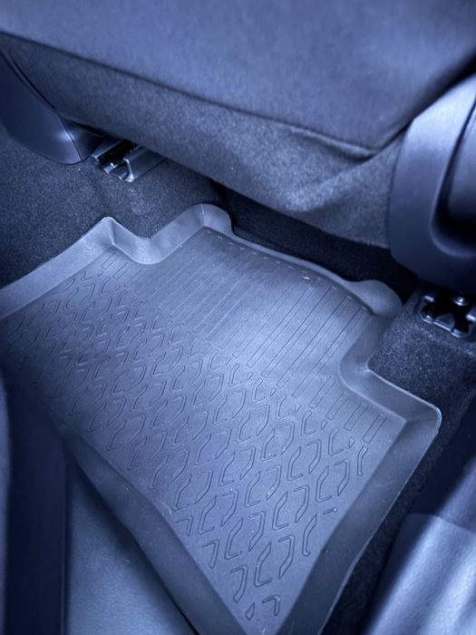 Nowe oryginalne dywaniki gumowe Toyota CHR 2025