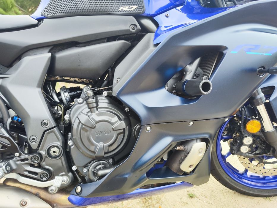Yamaha  R7  2022