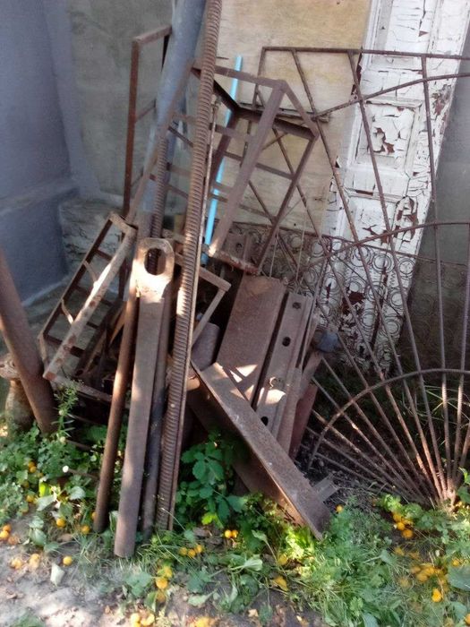 Продам железные трубы, оцинкованные и железные листы, железный шкаф