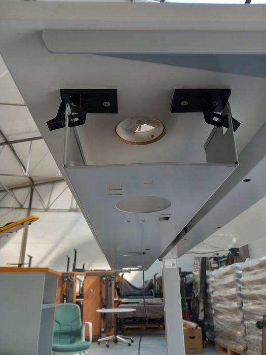 Biurko elektryczne z elektrycznie regulowanym blatem