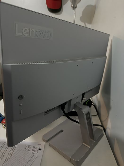 Monitor LENOVO