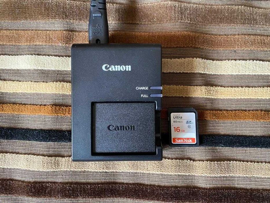 Câmara Canon EOS 2000D + Lentes 18-55mm e 50mm + Mala + Cartão 16GB