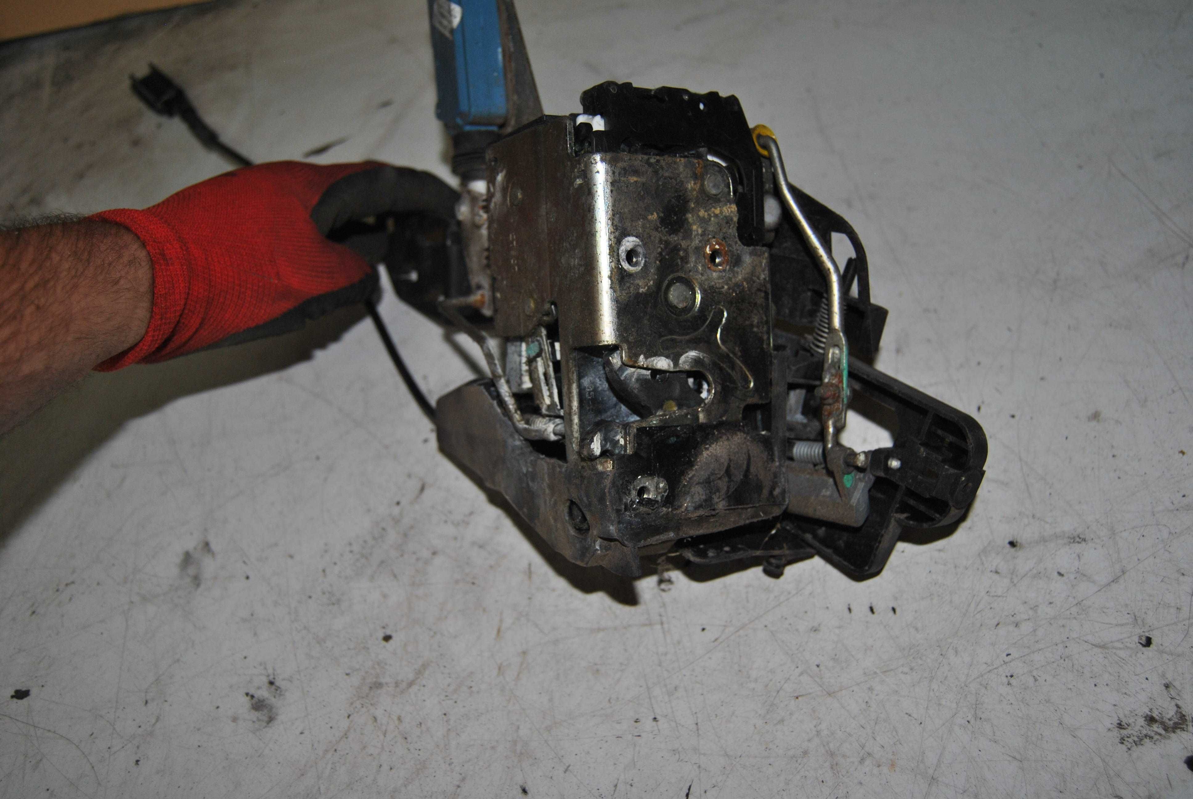 Zamek drzwi Ford Fiesta MK6