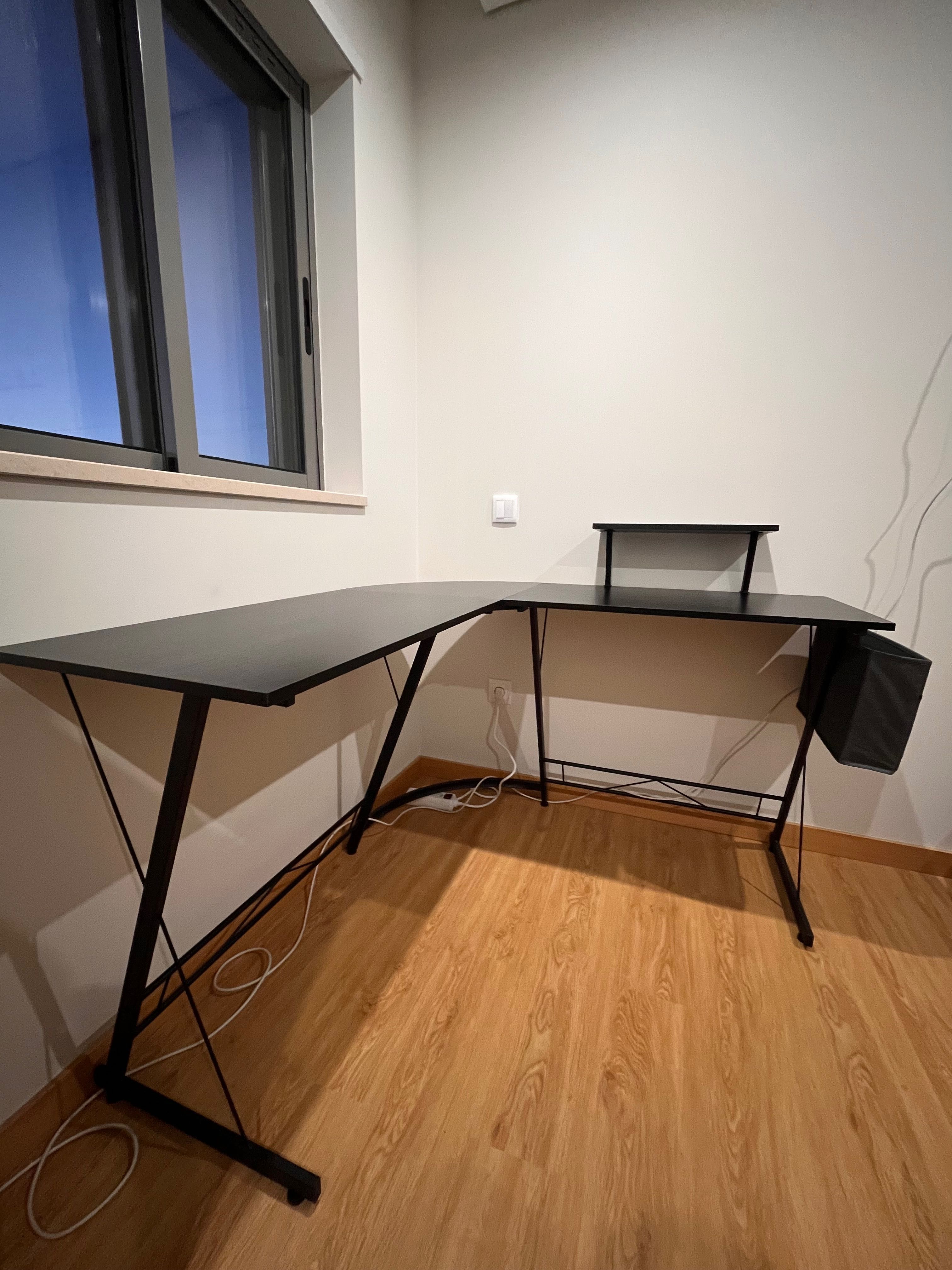 Mesa e Secretária